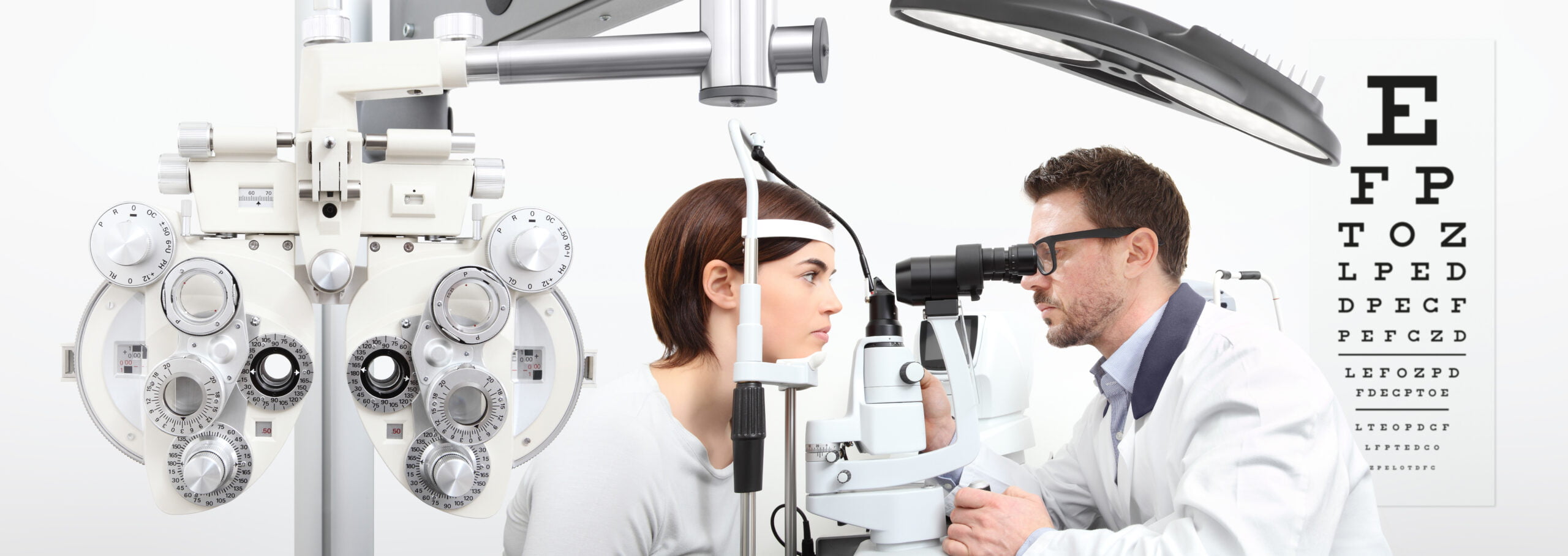 oogonderzoek bij jonge vrouw oogklachten